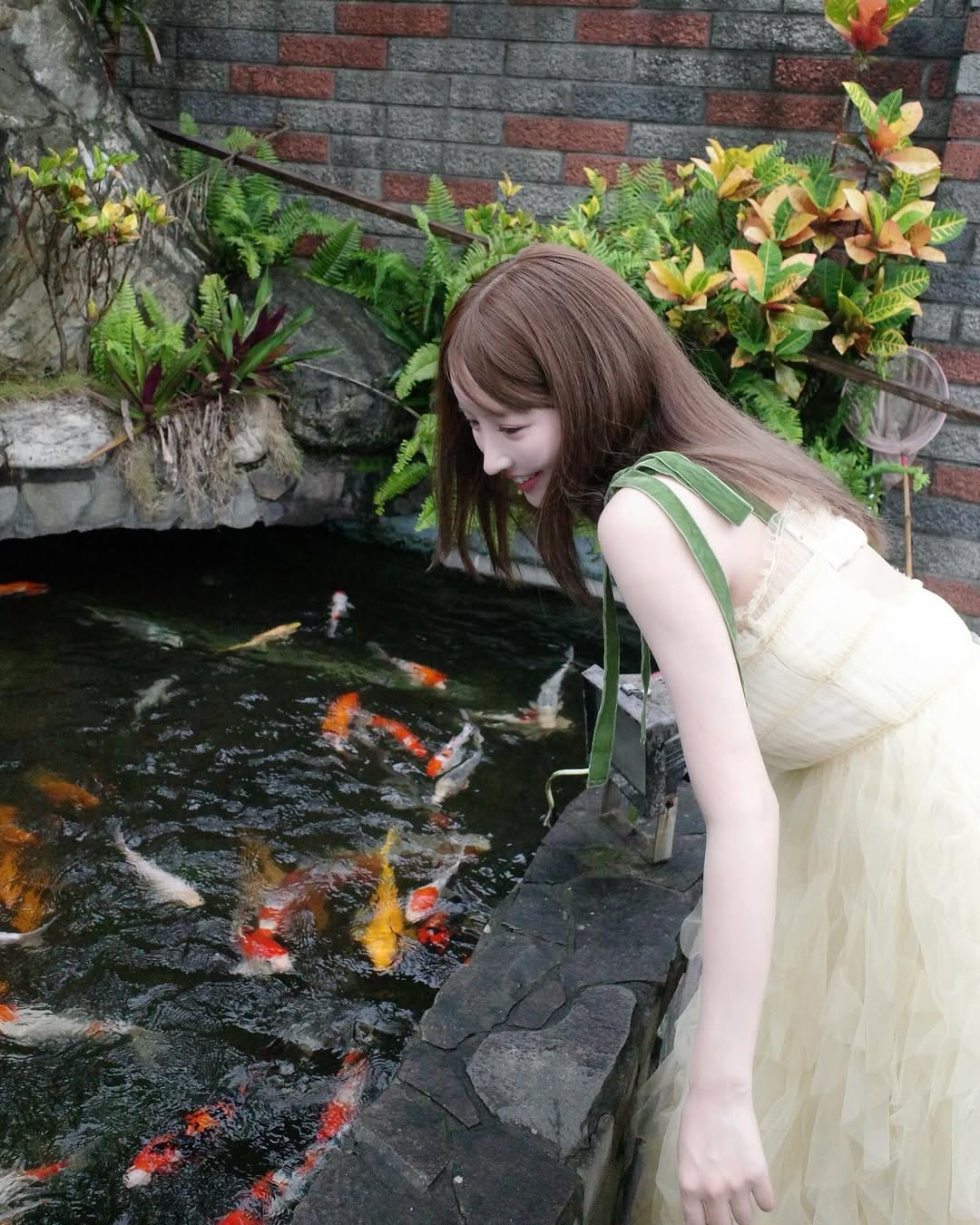 【正妹】三上悠亚吊带纱裙街拍美照，美好记忆的一部分！