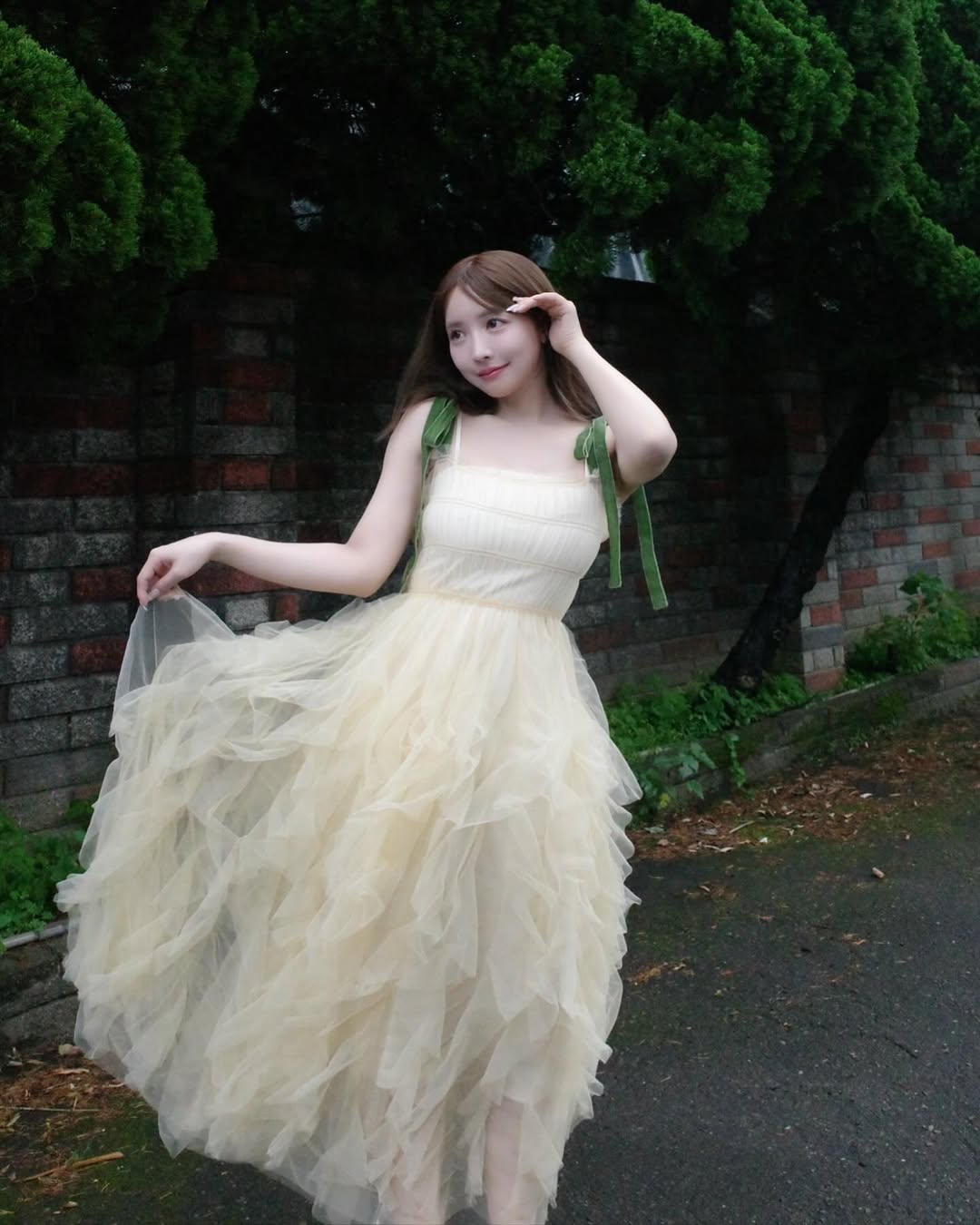 【正妹】三上悠亚吊带纱裙街拍美照，美好记忆的一部分！