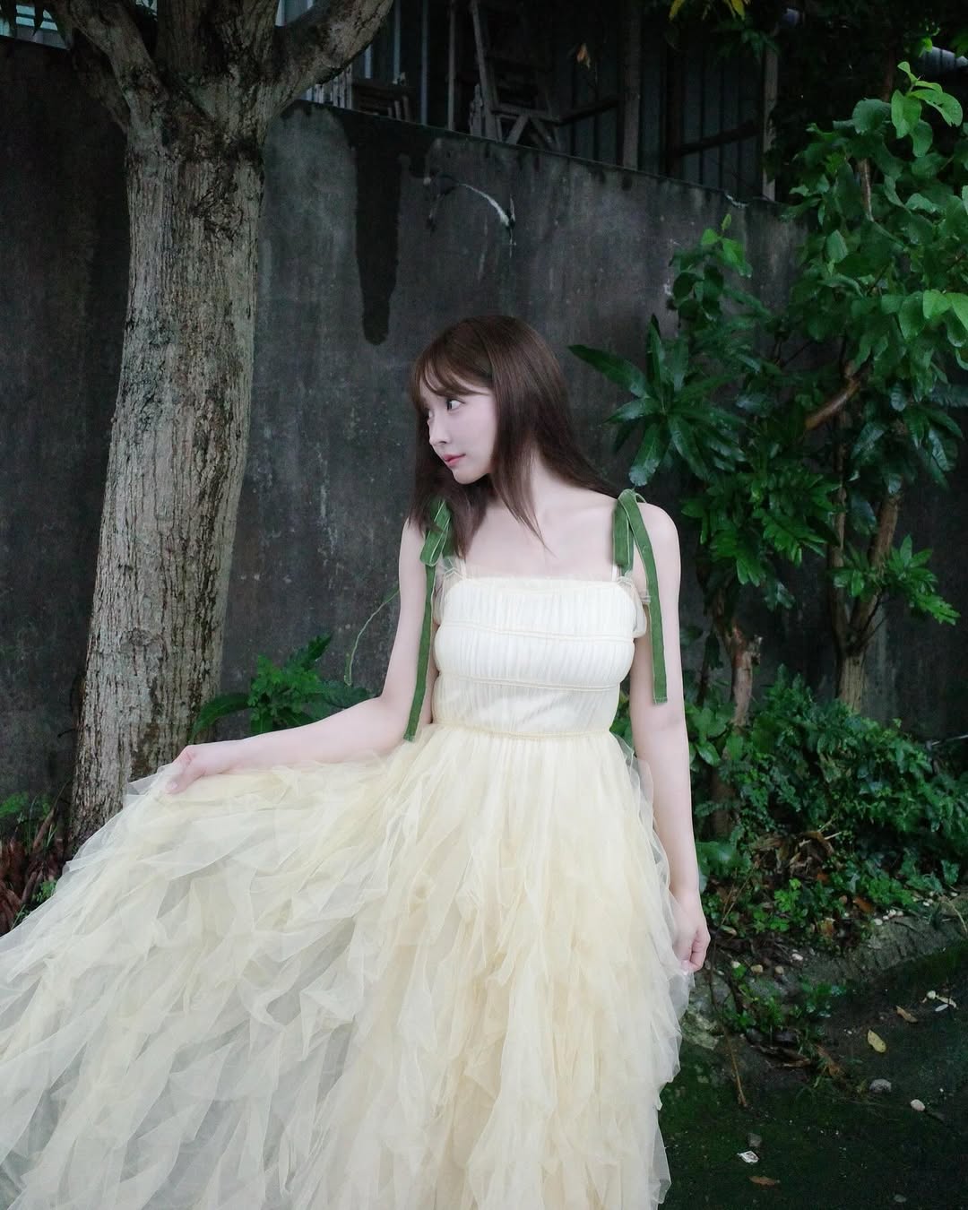 【正妹】三上悠亚吊带纱裙街拍美照，美好记忆的一部分！
