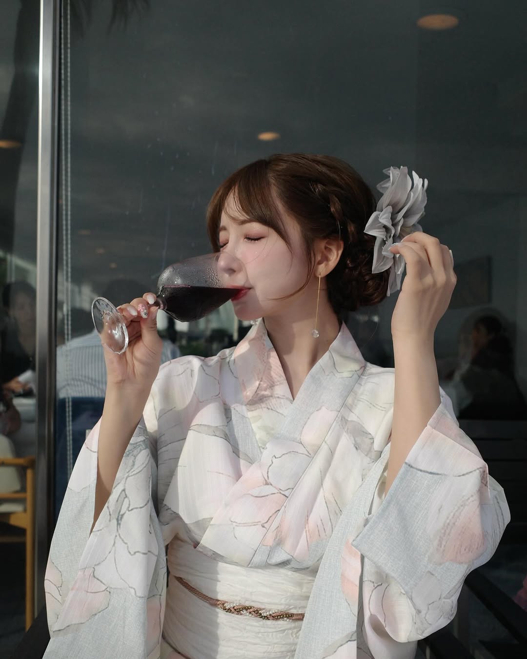 【正妹】三上悠亚夜晚和服美照，美丽的夜晚吃饭看烟火！