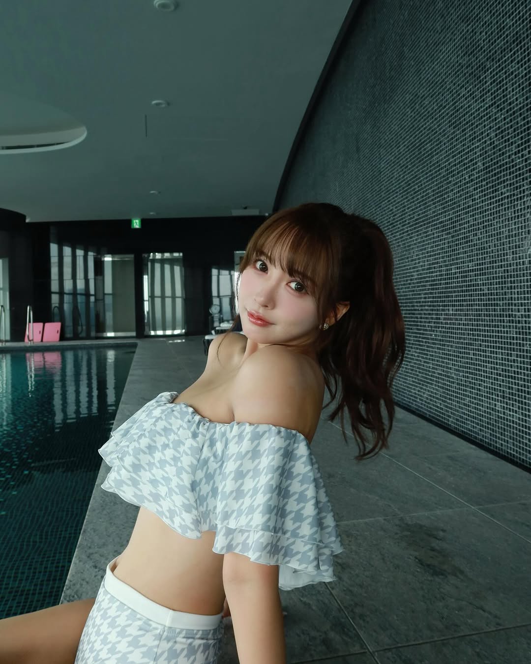 【正妹】三上悠亚的泳装泳池美照，美好凝结在那一瞬间！