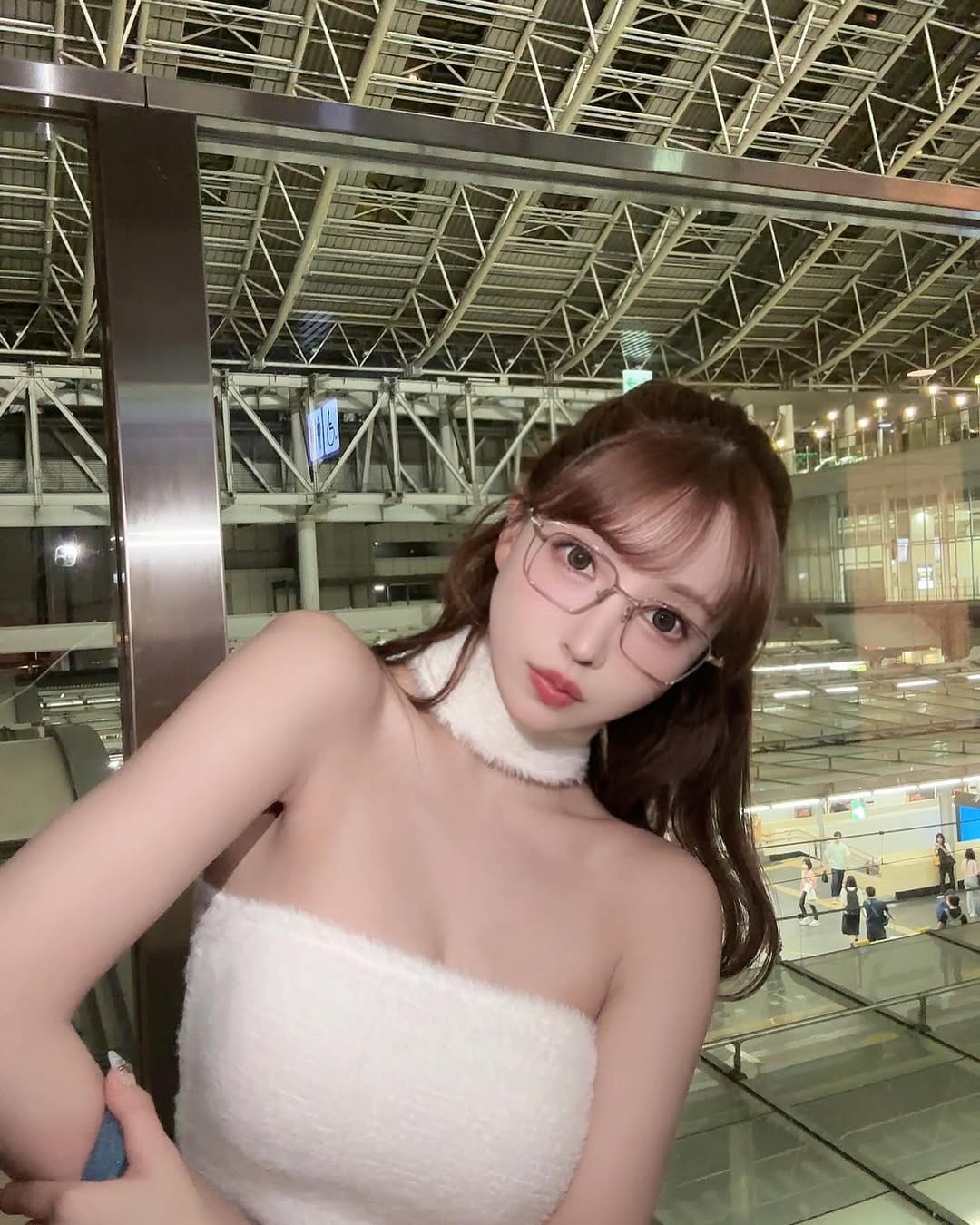 【正妹】三上悠亚机场侯机美照，成熟后特有的安定感！