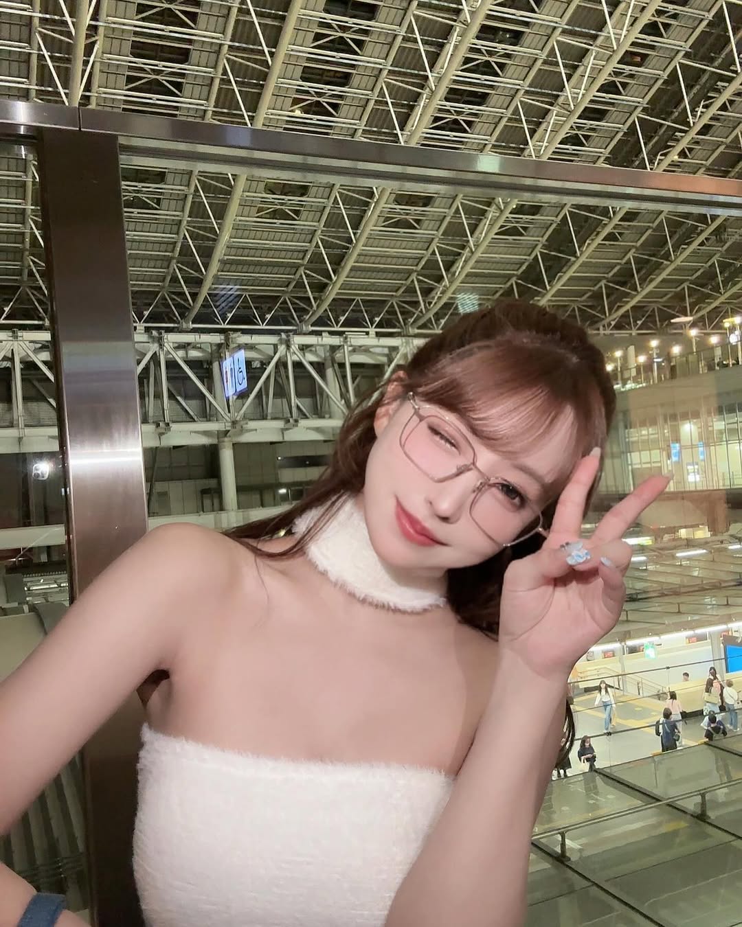 【正妹】三上悠亚机场侯机美照，成熟后特有的安定感！