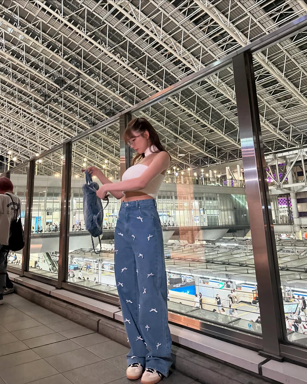 【正妹】三上悠亚机场侯机美照，成熟后特有的安定感！