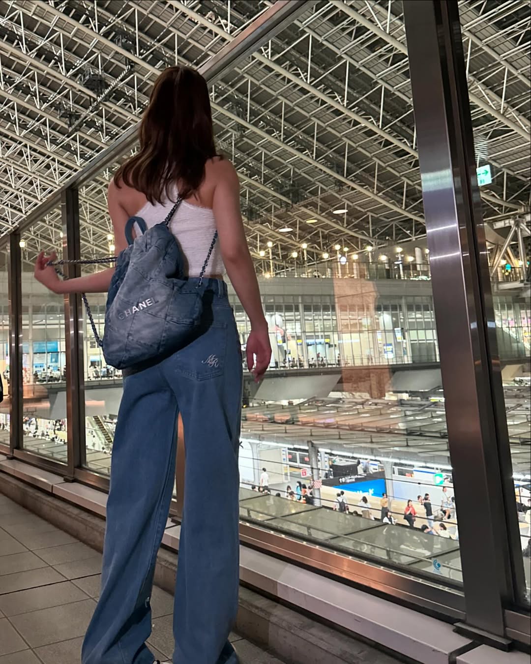 【正妹】三上悠亚机场侯机美照，成熟后特有的安定感！