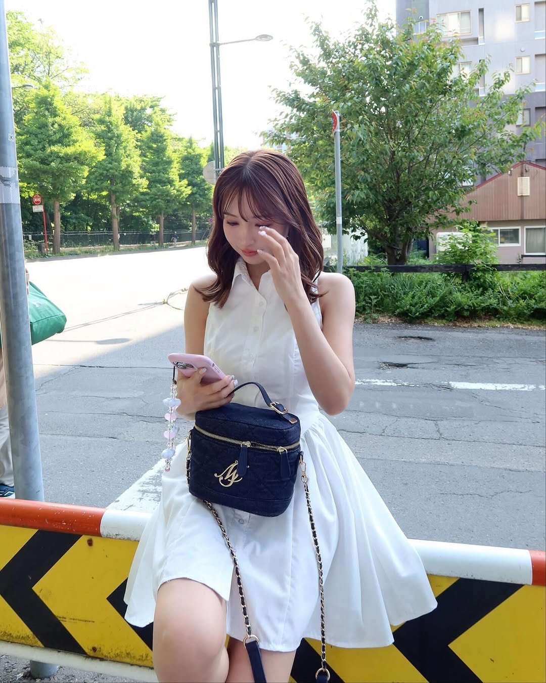 【正妹】三上悠亚白色连衣裙街拍超美，一段夏日记忆的片段！