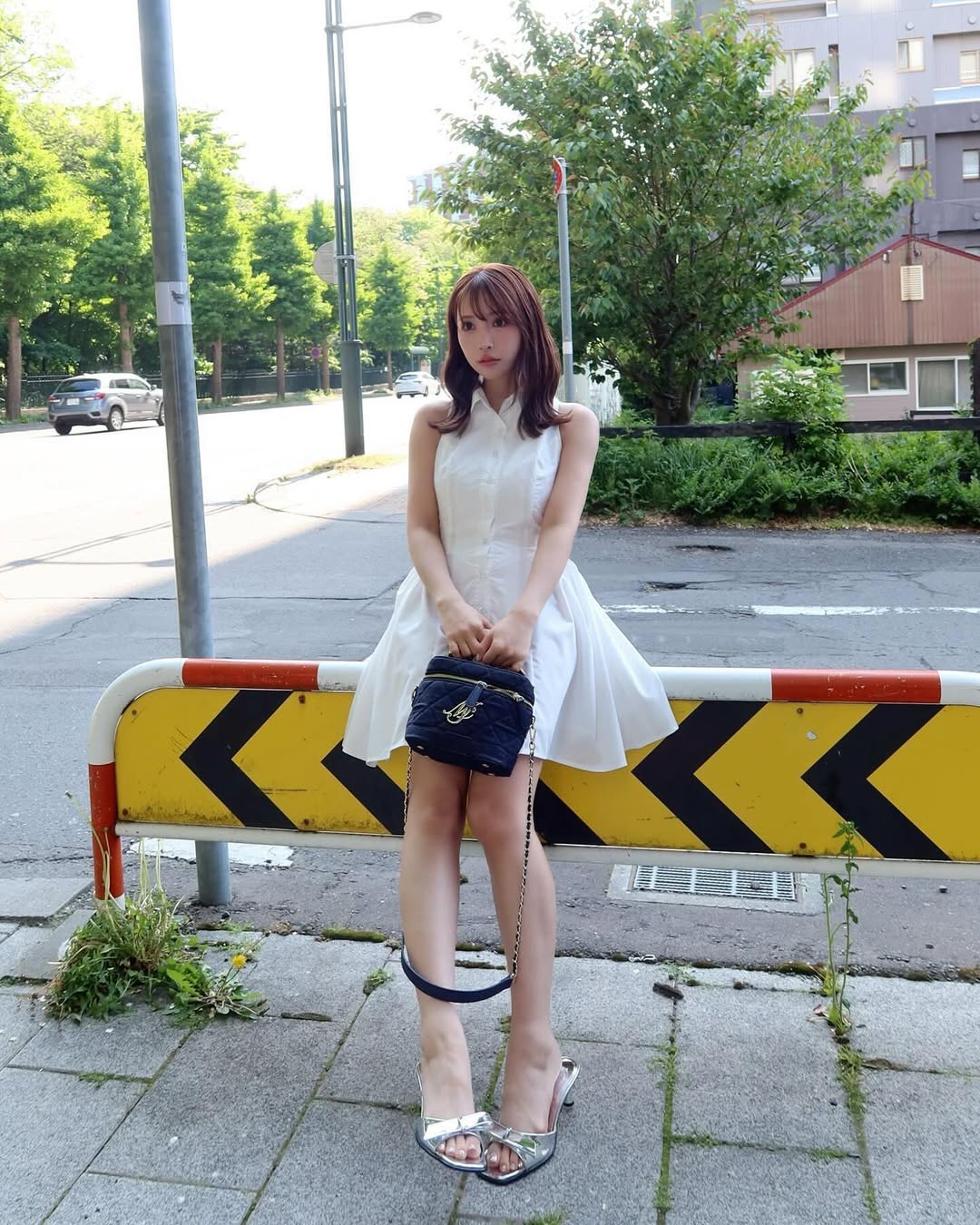 【正妹】三上悠亚白色连衣裙街拍超美，一段夏日记忆的片段！