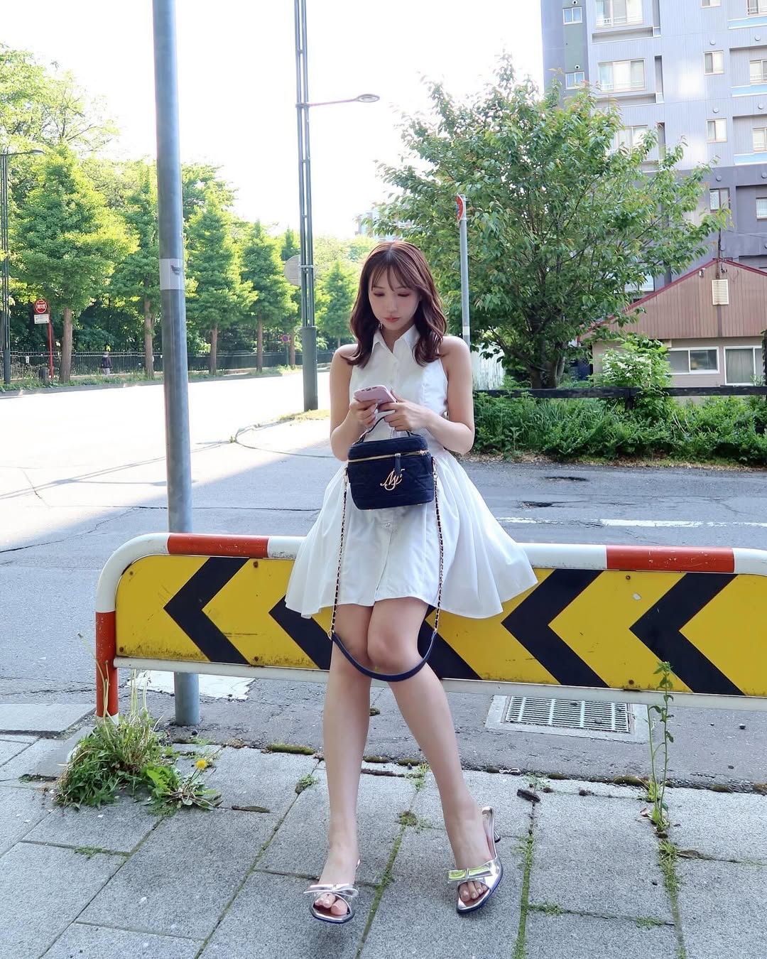 【正妹】三上悠亚白色连衣裙街拍超美，一段夏日记忆的片段！