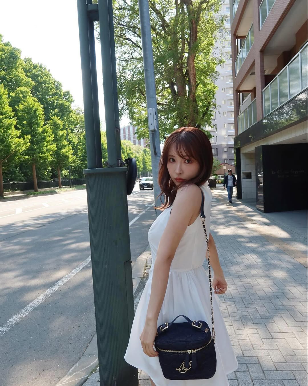 【正妹】三上悠亚白色连衣裙街拍超美，一段夏日记忆的片段！