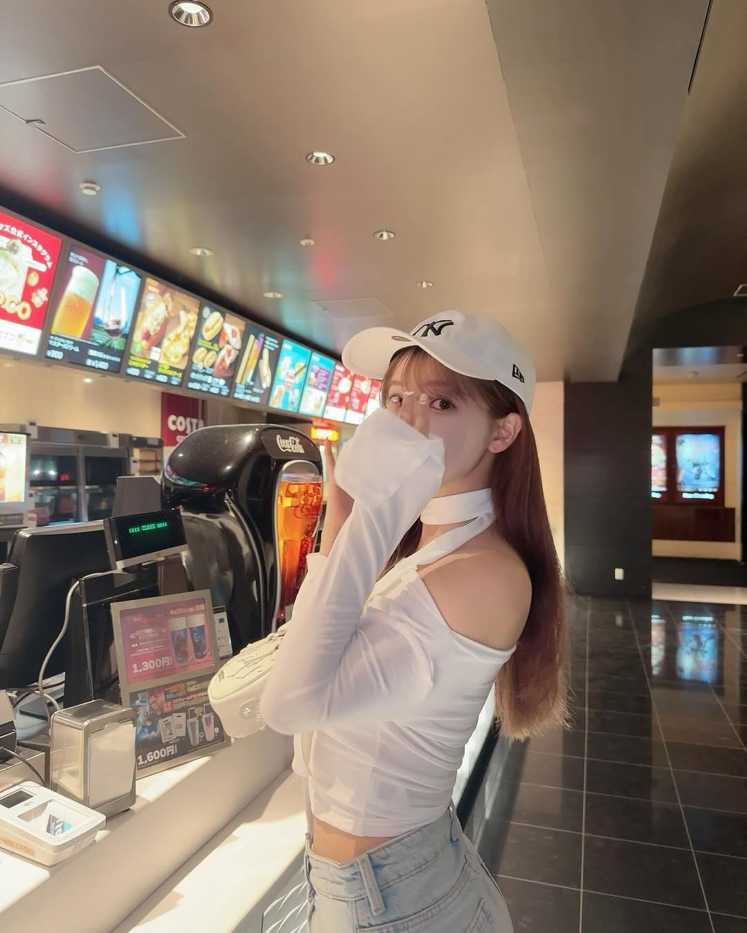 【正妹】三上悠亚电影院美照，自然静谧揉合的疗愈故事！