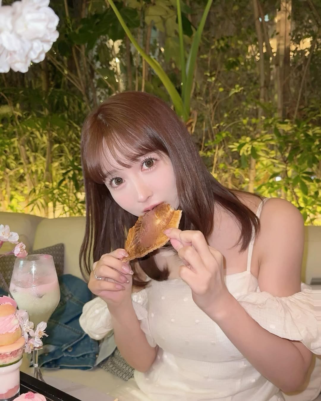 【正妹】三上悠亚与闺蜜下午茶美照，捕捉那一张惬意的美照！