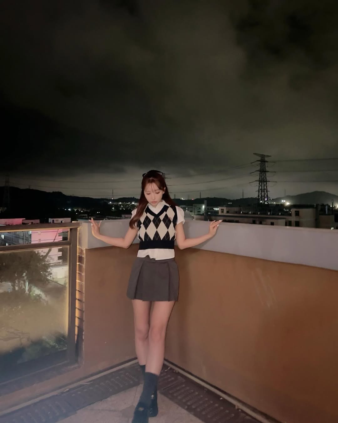 【正妹】三上悠亚短袖衬衫和背心套装，她的笑容有着天然的亲和力！