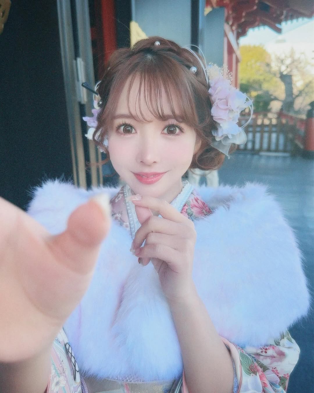 【正妹】三上悠亚和服游浅草寺超美，平凡的时刻也值得被记录！