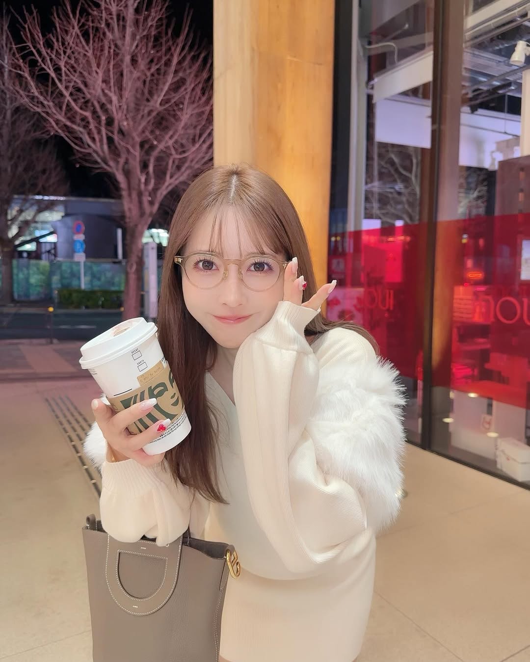 【正妹】三上悠亚冬季一杯咖啡街拍，一种恬静而温柔的气质！