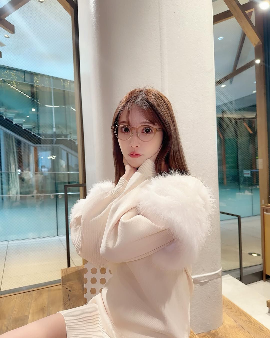 【正妹】三上悠亚冬季一杯咖啡街拍，一种恬静而温柔的气质！