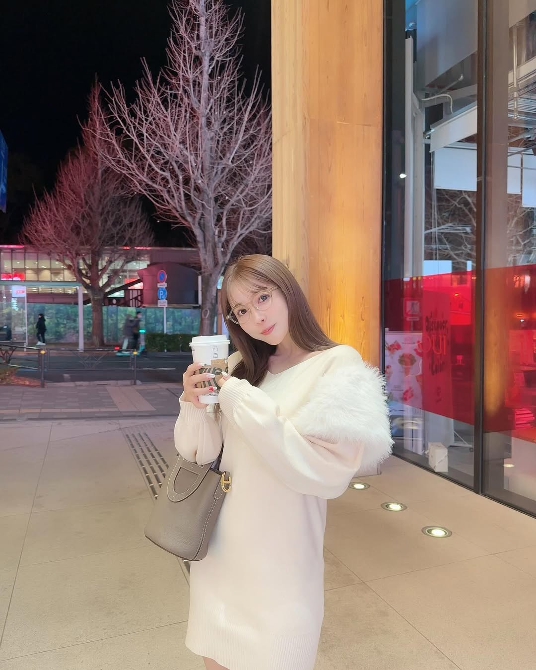 【正妹】三上悠亚冬季一杯咖啡街拍，一种恬静而温柔的气质！