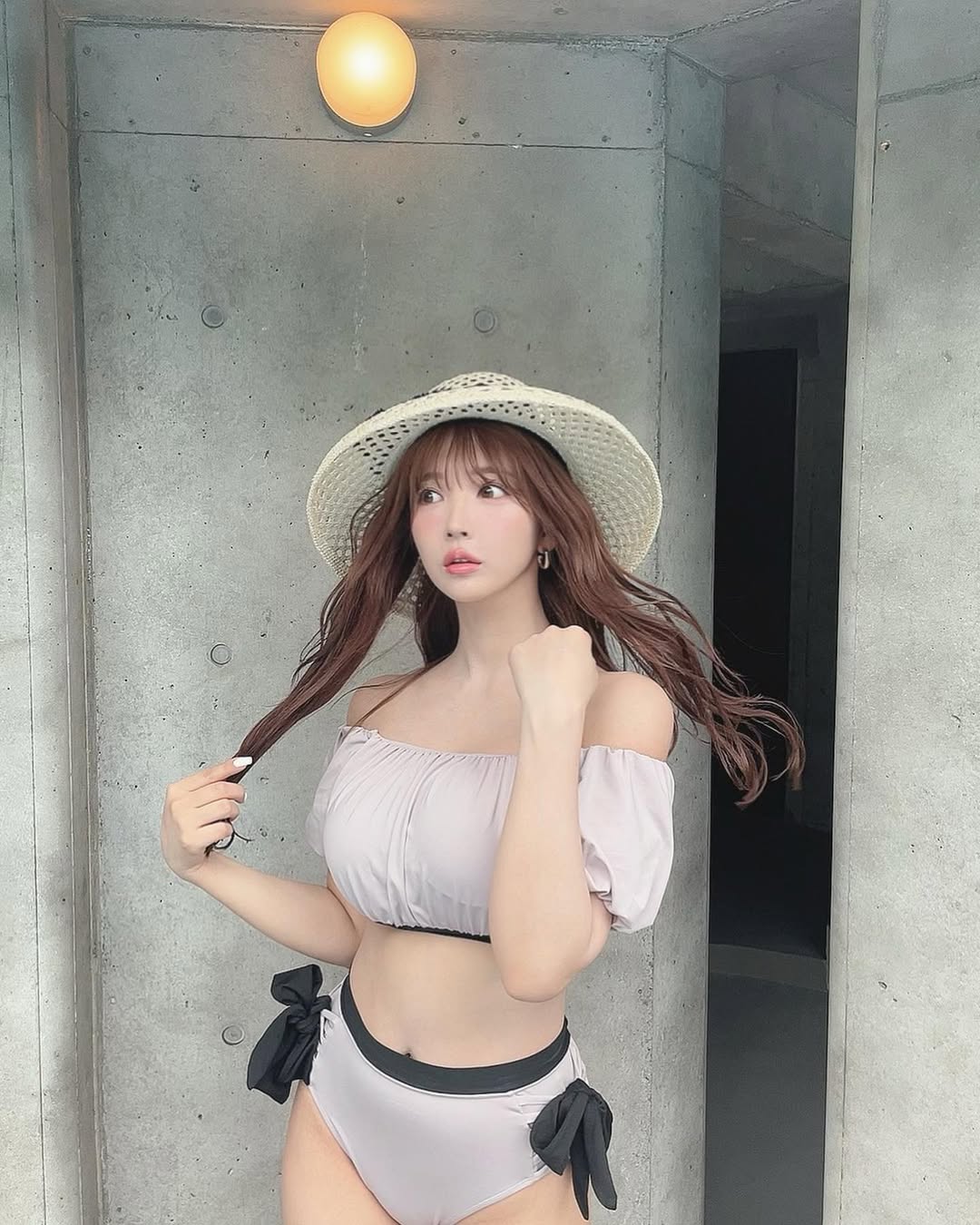 【正妹】三上悠亚夏日草帽泳装写真，唤起了关于青春温柔的想象！