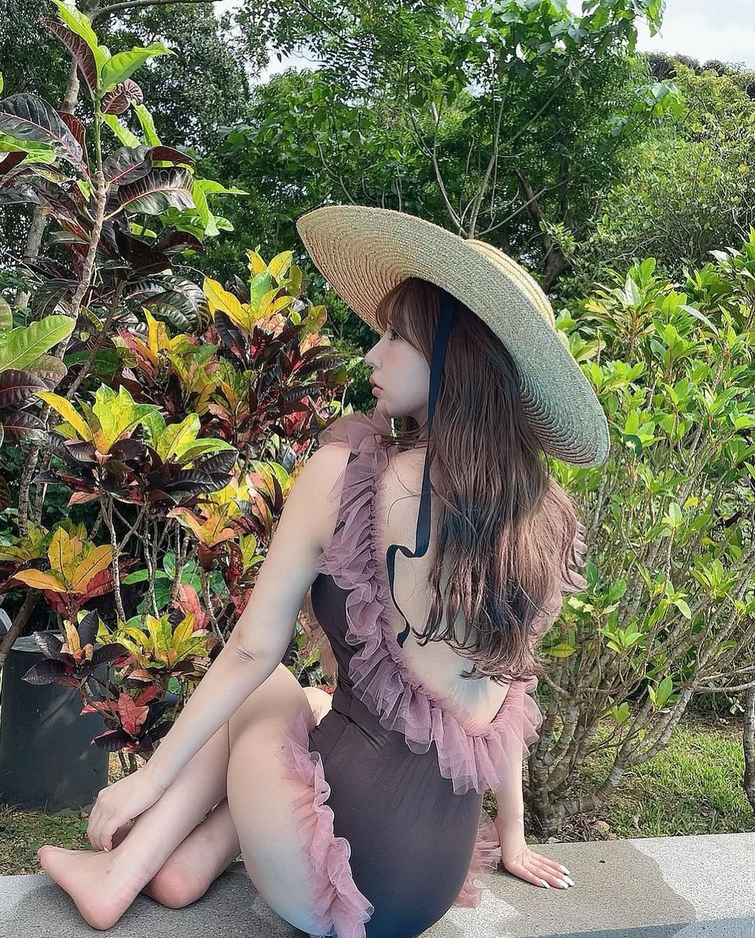 【正妹】三上悠亚夏日草帽泳装写真，唤起了关于青春温柔的想象！