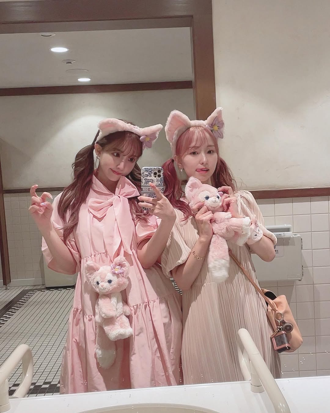 【正妹】三上悠亚粉色口罩萝莉装美照，瞬间抓住所有人的目光！