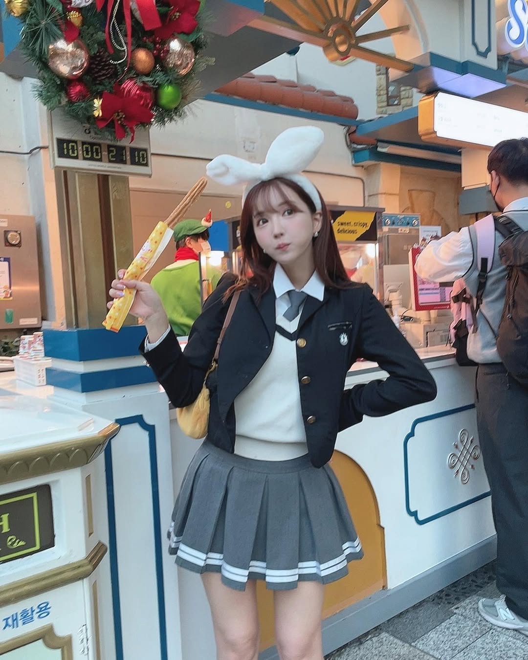 【正妹】三上悠亚韩国制服街拍，梦幻与魅力的视觉盛宴！