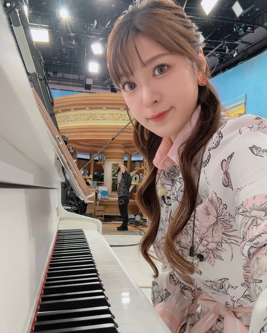 【正妹】高木里代子钢琴家琴艺高超，41岁依旧美貌如当年！