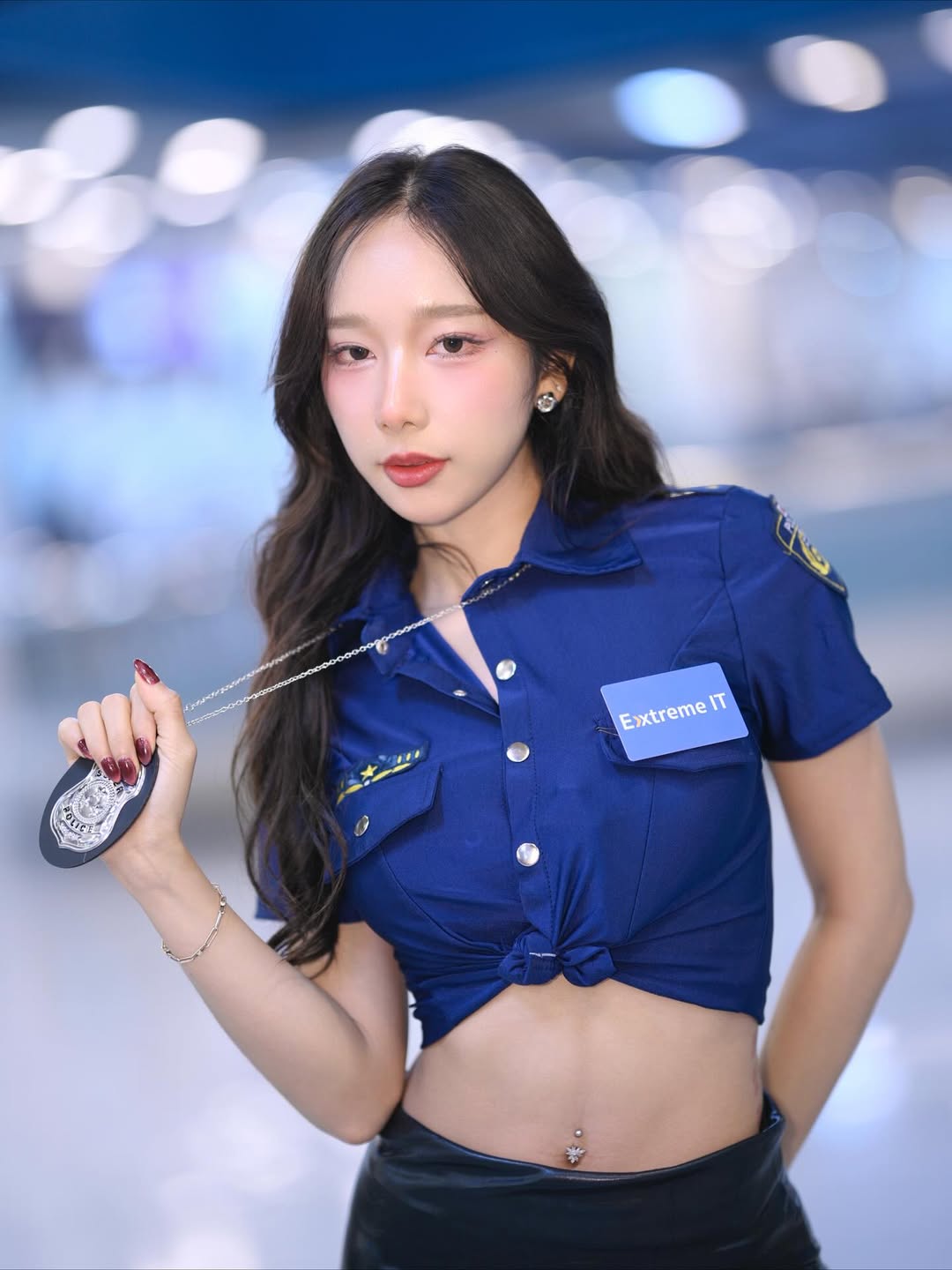 【正妹】kalyanat.ss女警装扮写真，呈现俏皮又略带挑逗的氛围！