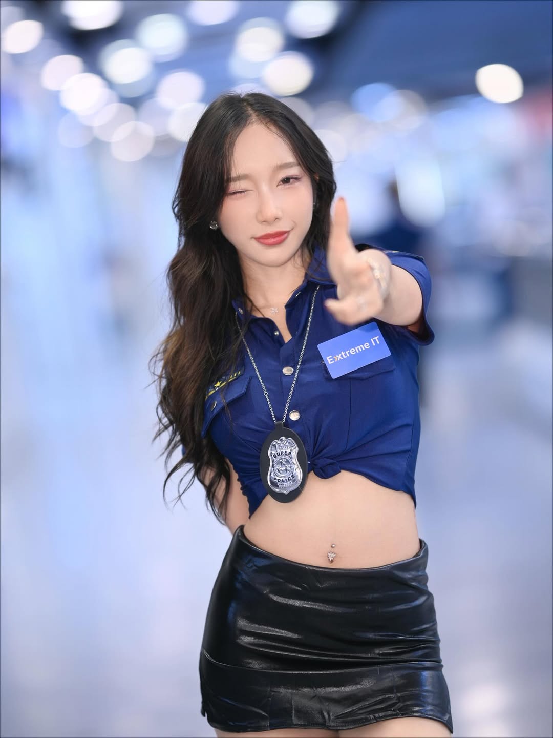 【正妹】kalyanat.ss女警装扮写真，呈现俏皮又略带挑逗的氛围！