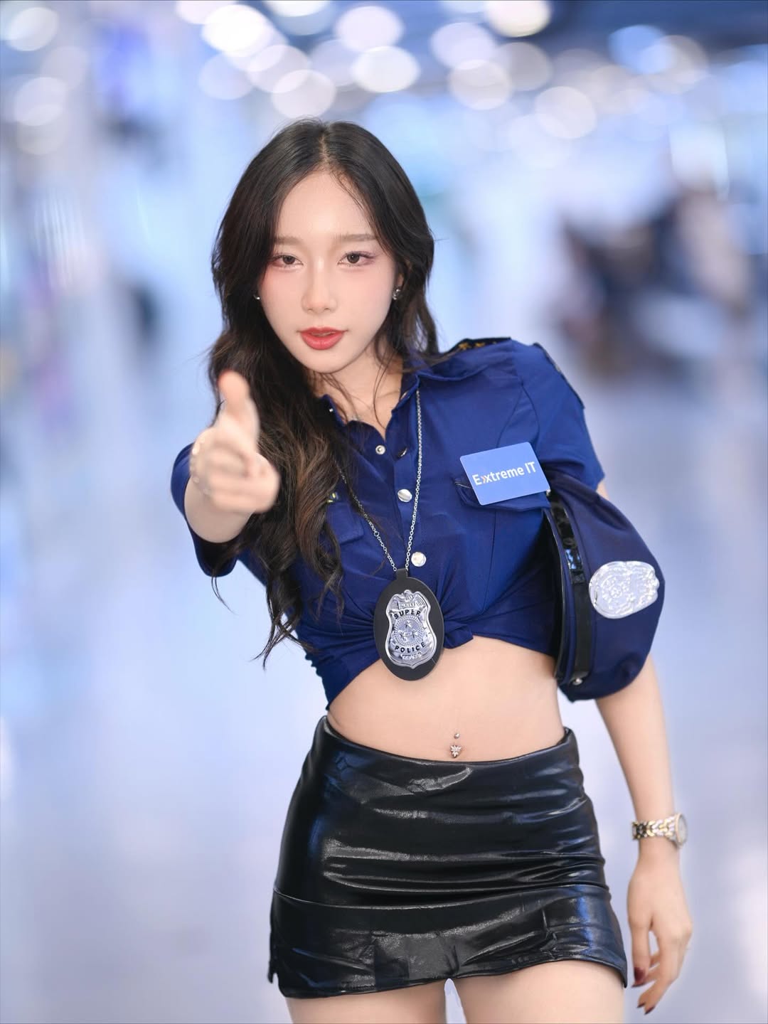 【正妹】kalyanat.ss女警装扮写真，呈现俏皮又略带挑逗的氛围！