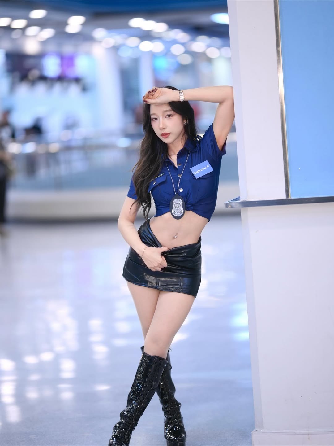 【正妹】kalyanat.ss女警装扮写真，呈现俏皮又略带挑逗的氛围！