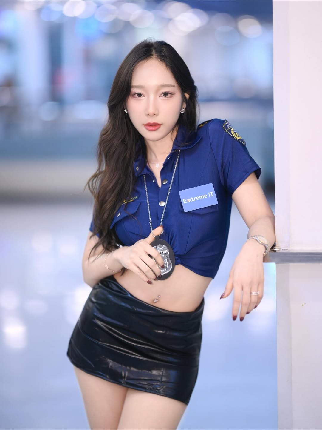 【正妹】kalyanat.ss女警装扮写真，呈现俏皮又略带挑逗的氛围！