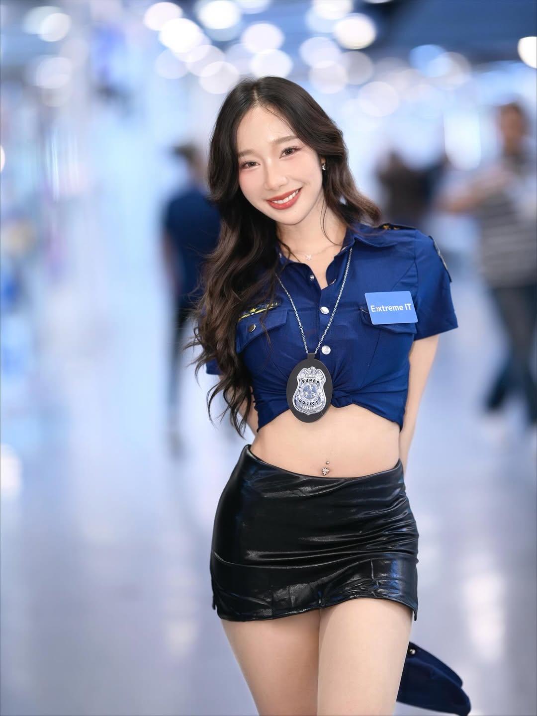 【正妹】kalyanat.ss女警装扮写真，呈现俏皮又略带挑逗的氛围！