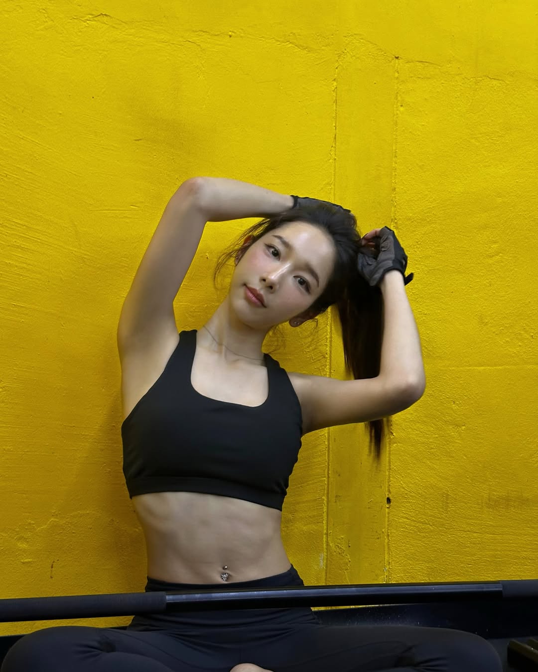 【正妹】kalyanat.ss瑜伽裤健身房自拍，亲近又被微妙地吸引！