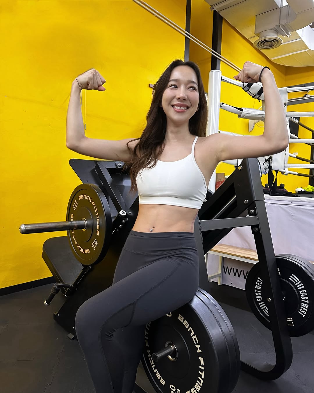 【正妹】kalyanat.ss瑜伽裤健身房美照，悄无声息让人精神一振！