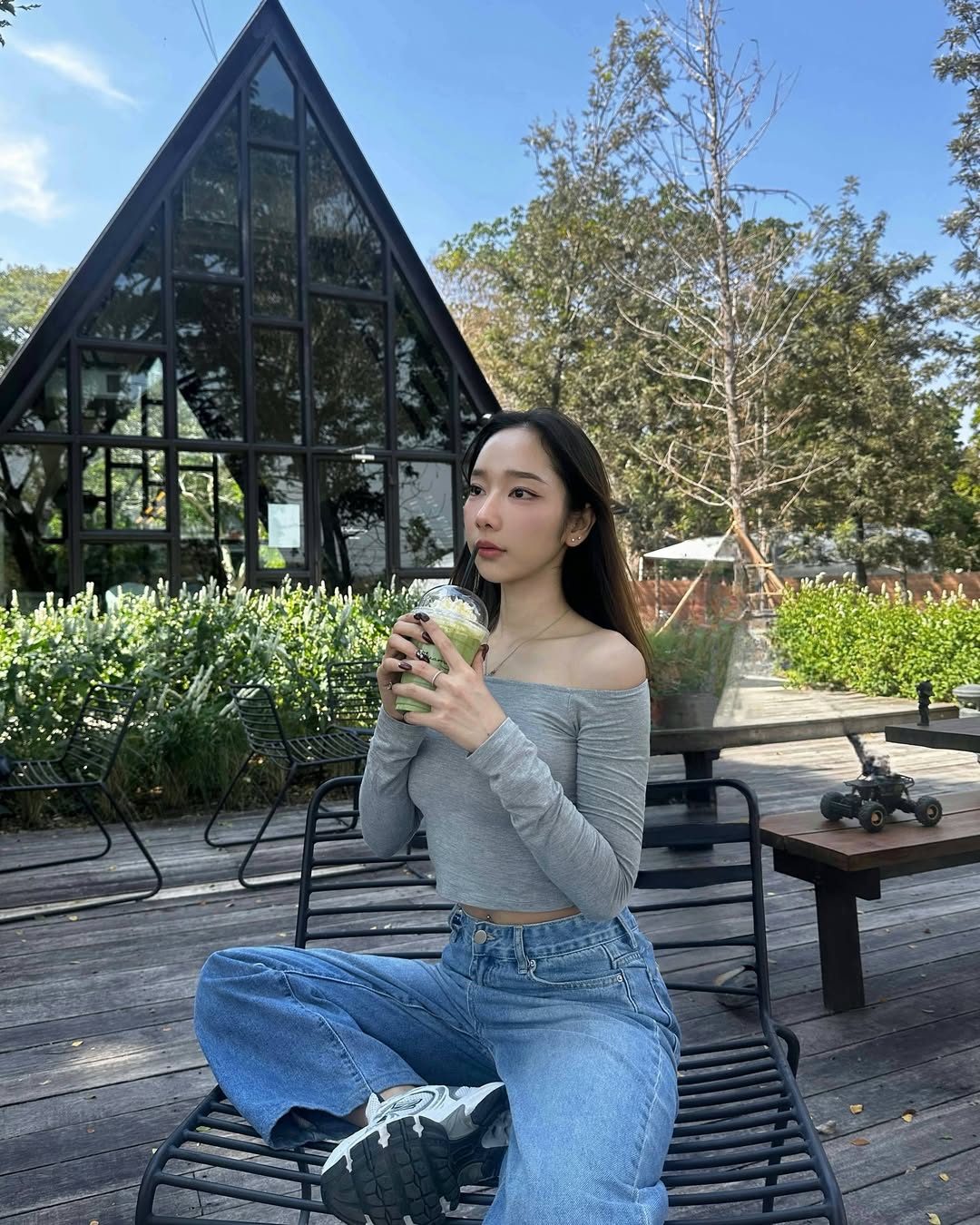 【正妹】kalyanat.ss休闲装公园美照，自律与美好生活方式！