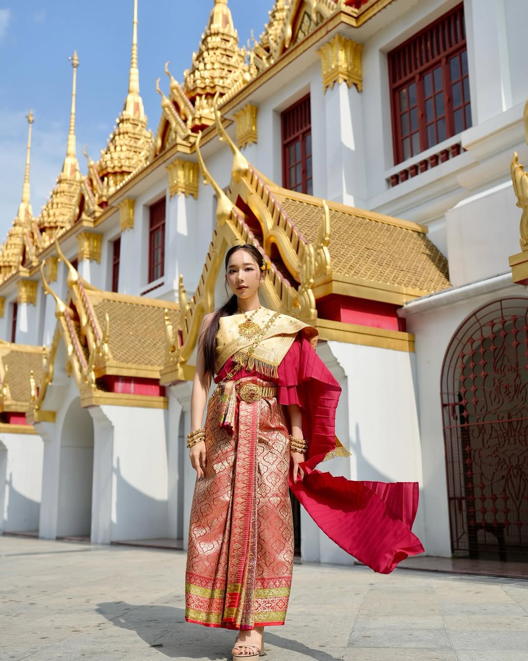 【正妹】kalyanat.ss魅力四射的泰国寺庙之旅，引爆观众热情！