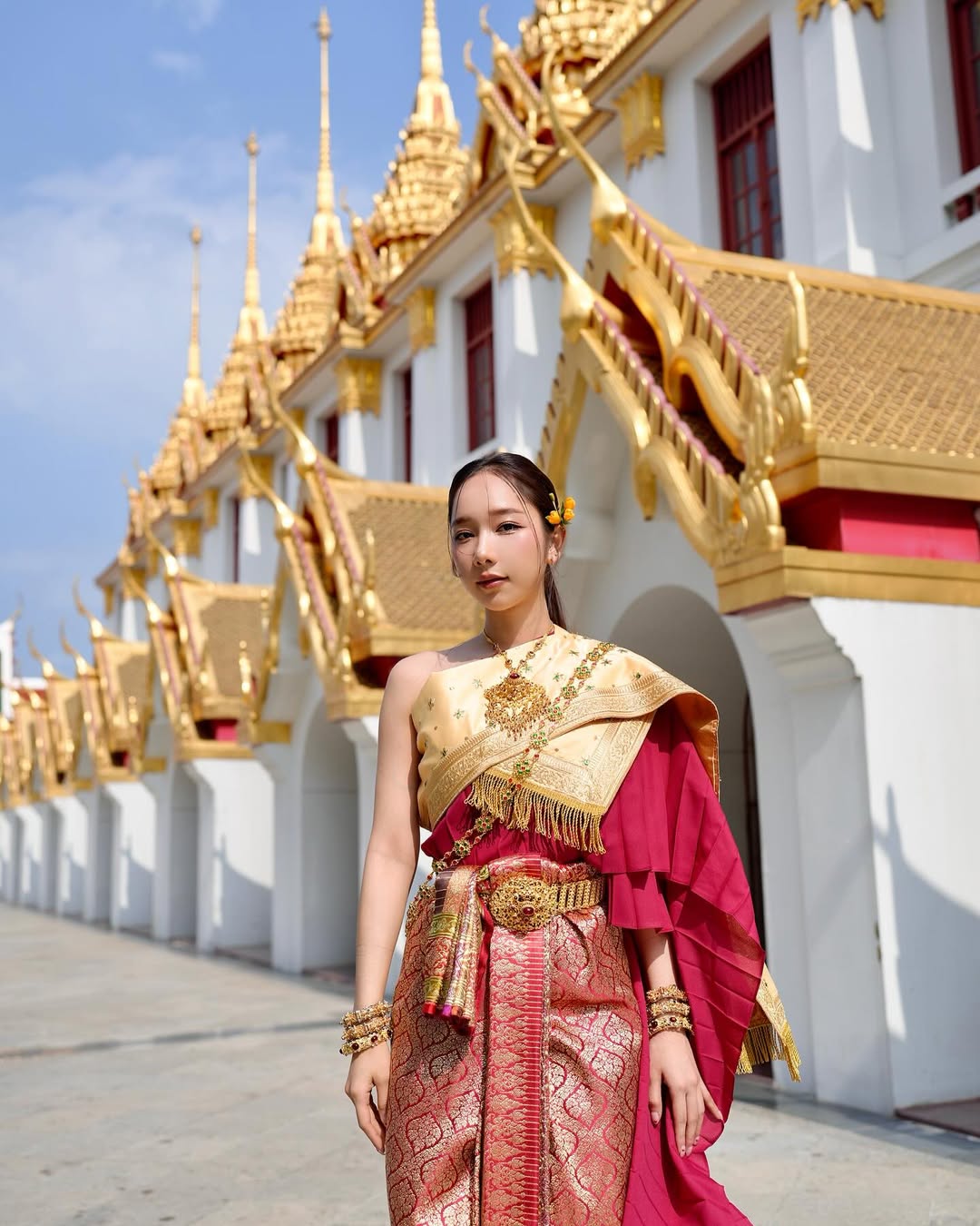 【正妹】kalyanat.ss魅力四射的泰国寺庙之旅，引爆观众热情！