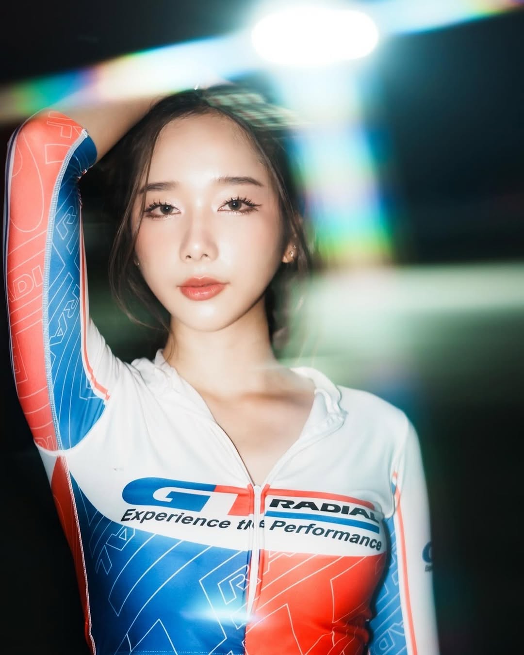 【正妹】kalyanat.ss的美照魅力，紧身赛车服下的清新亮丽！