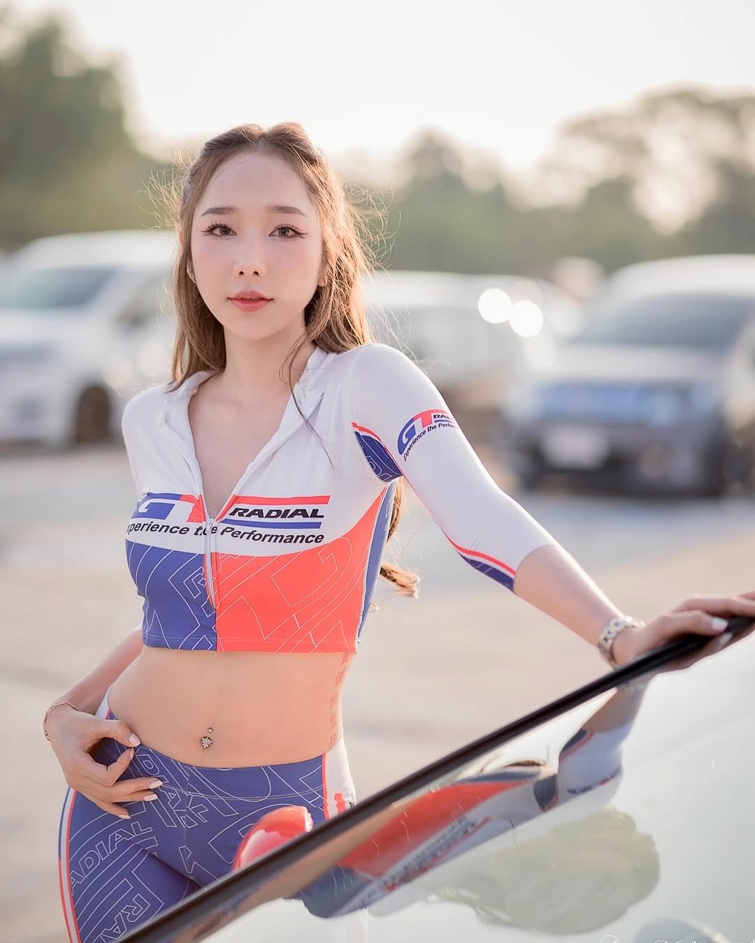 【正妹】kalyanat.ss赛车服赛车模特，速度与美学的性感化身！