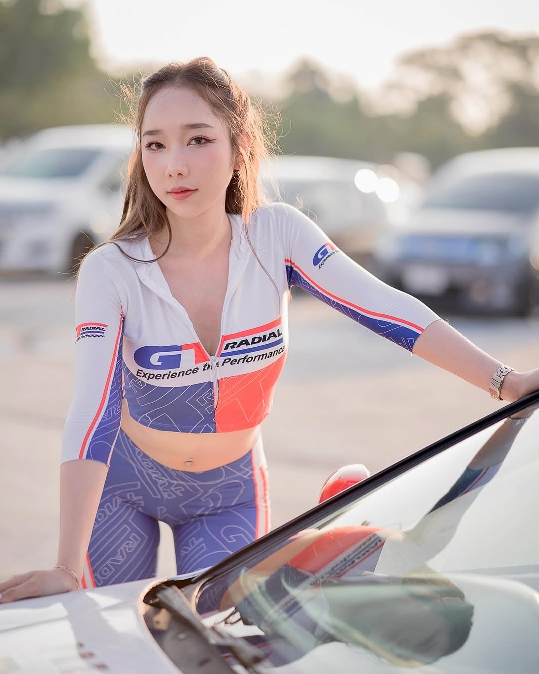 【正妹】kalyanat.ss赛车服赛车模特，速度与美学的性感化身！