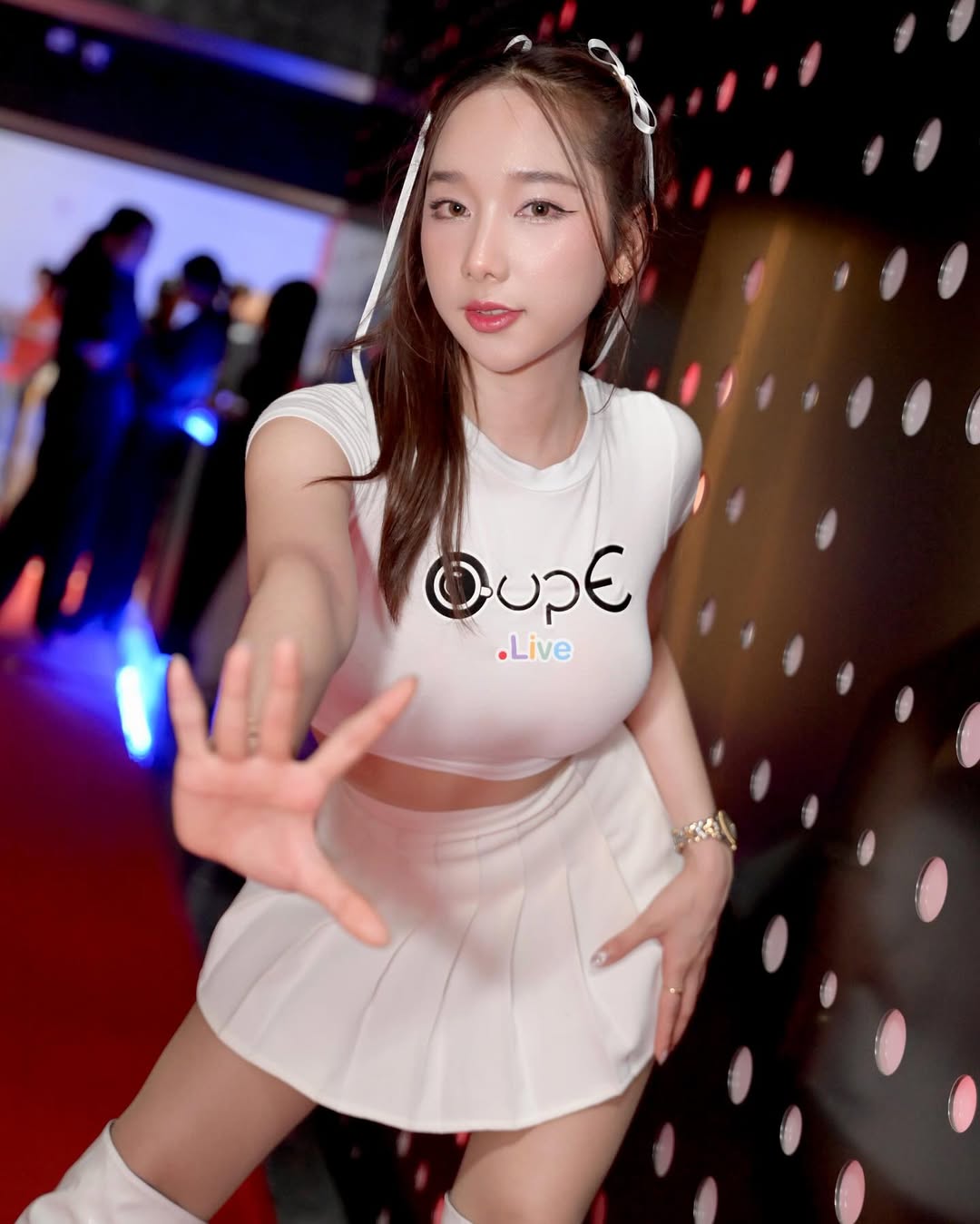 【正妹】kalyanat.ss露脐上衣酒吧美照，运动与时尚结合的典范！