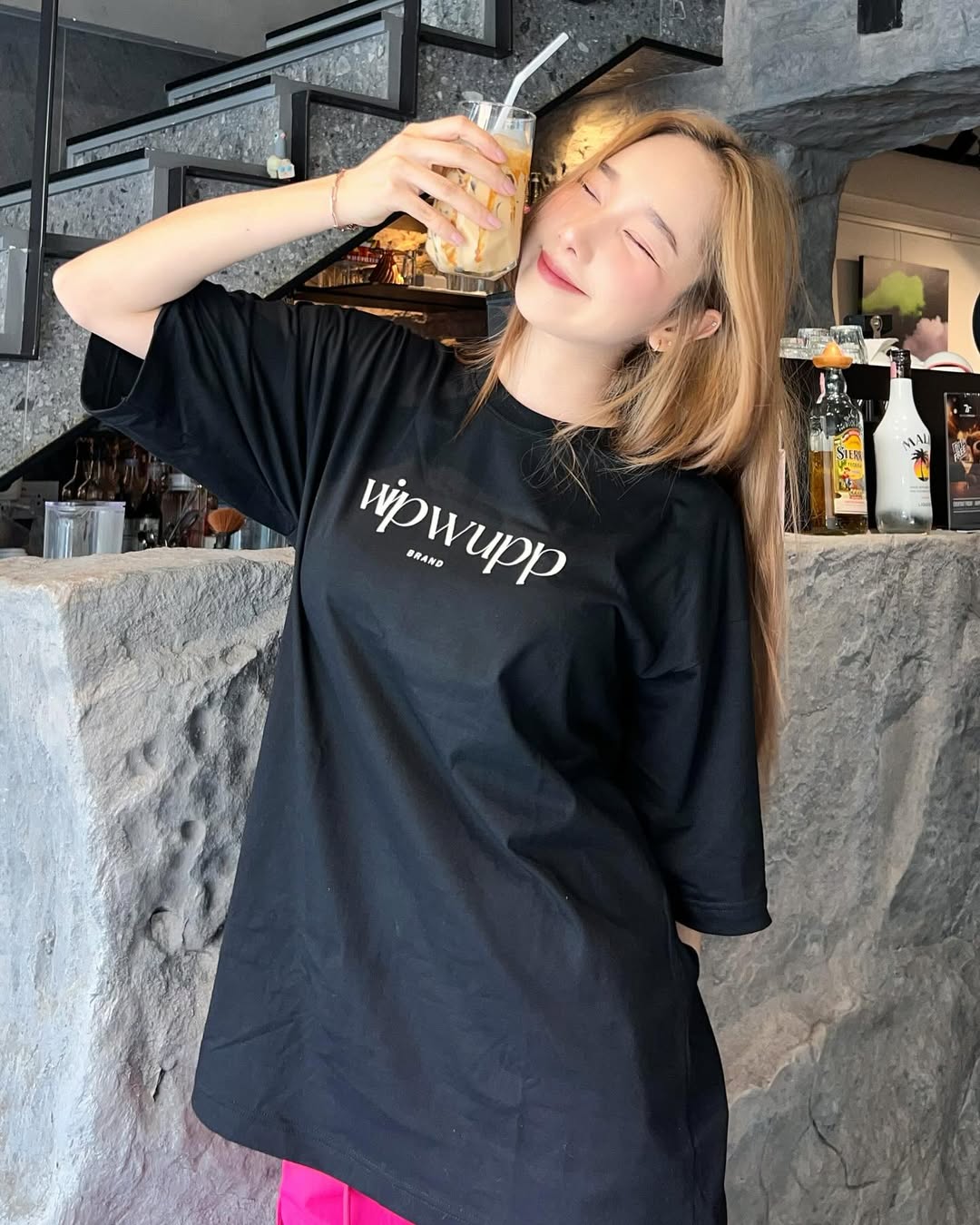 【正妹】kalyanat.ss休闲装奶茶店美照，堪称当下潮流穿搭的典范！