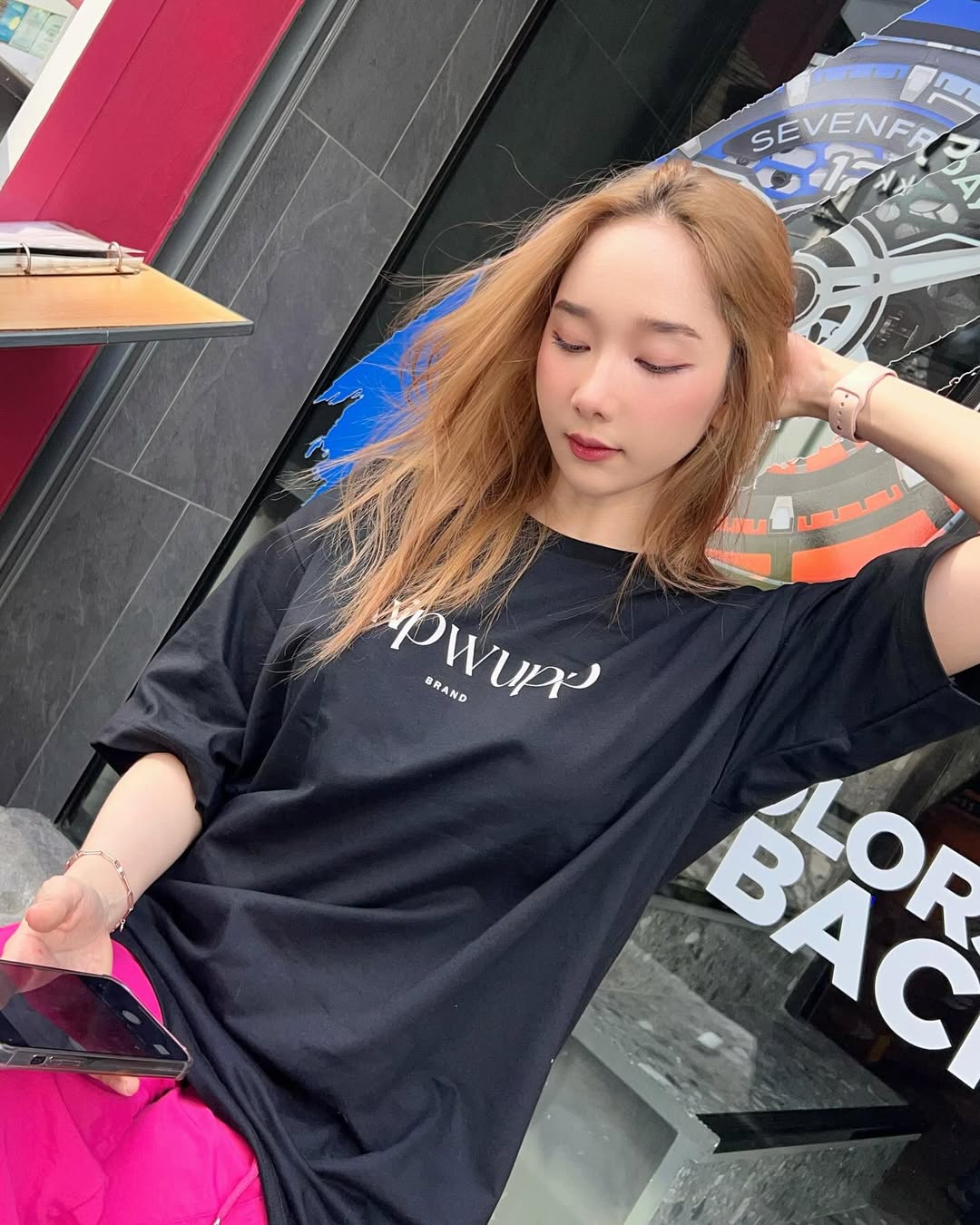 【正妹】kalyanat.ss休闲装奶茶店美照，堪称当下潮流穿搭的典范！