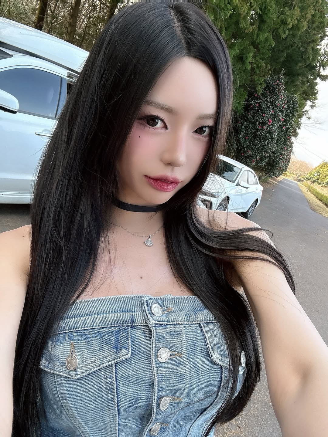 【正妹】圆圆Donggeuran的摄影作品，牛仔抹胸上衣造型惊艳登场！