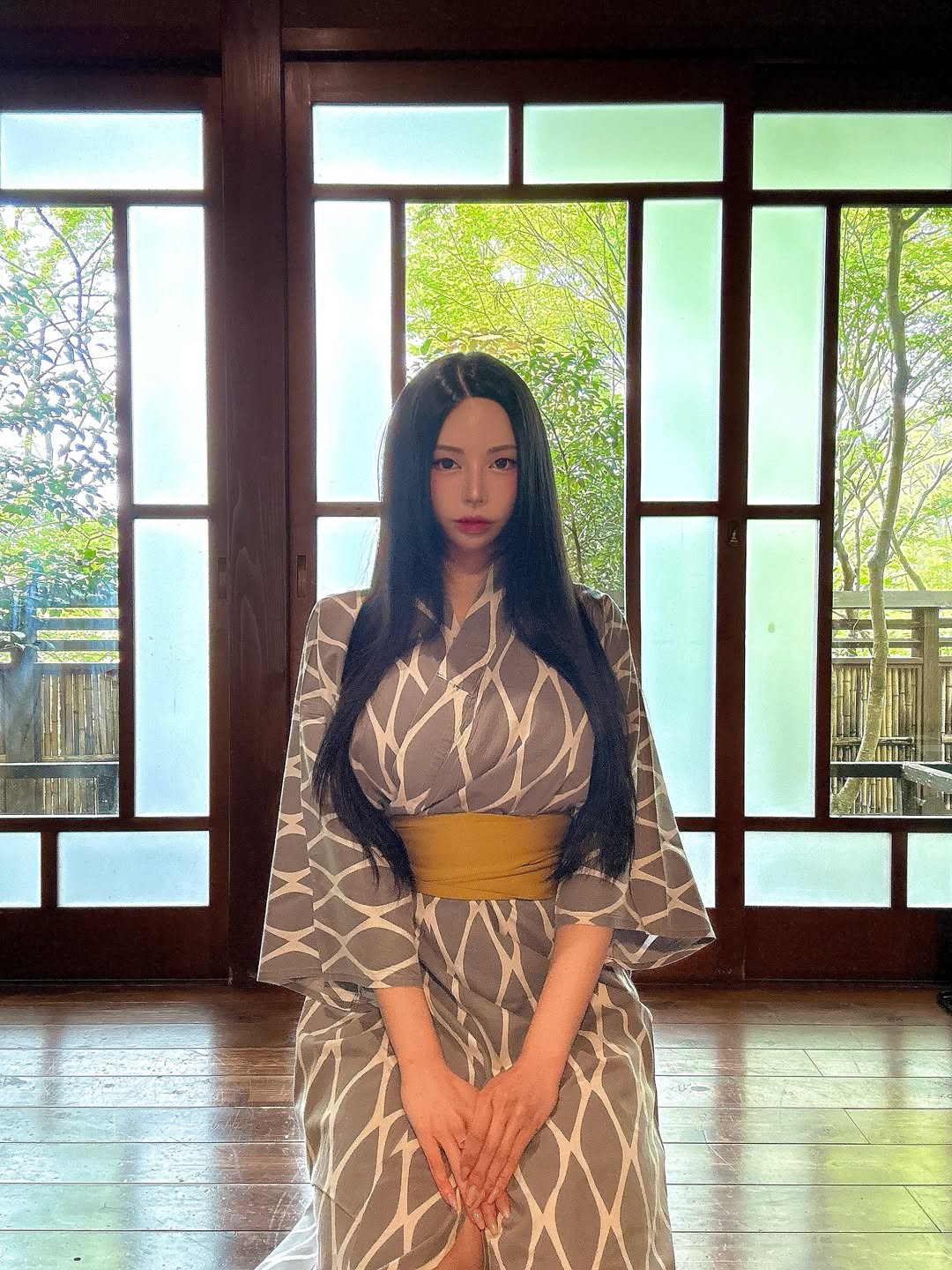 【正妹】圆圆Donggeuran浴衣山间温泉美照，浴衣造型惊艳登场！