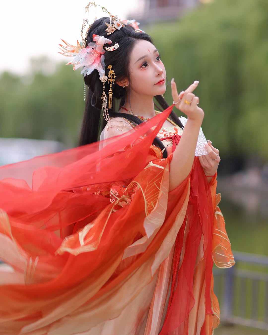 【正妹】可霏Naomi古装湖畔才女美照，古装和风的典雅韵味！