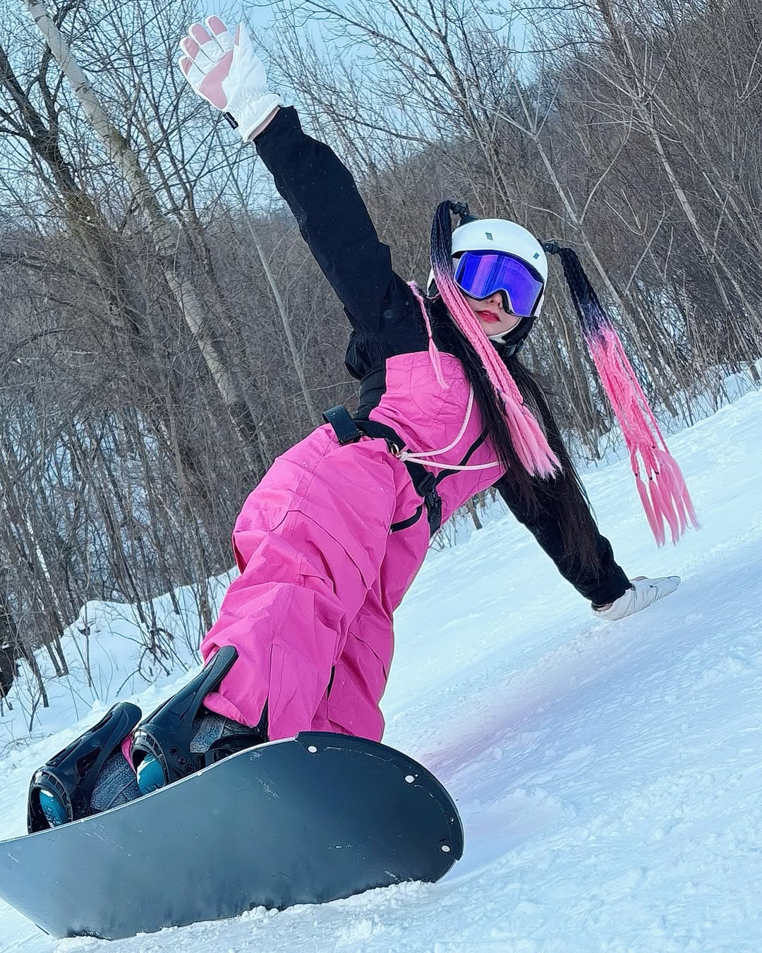 【正妹】可霏Naomi单板滑雪美照，清面带淡淡的笑意！