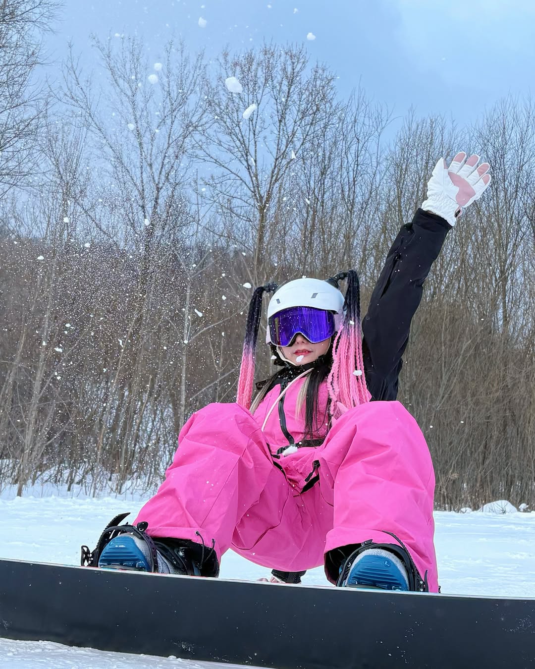 【正妹】可霏Naomi单板滑雪美照，清面带淡淡的笑意！