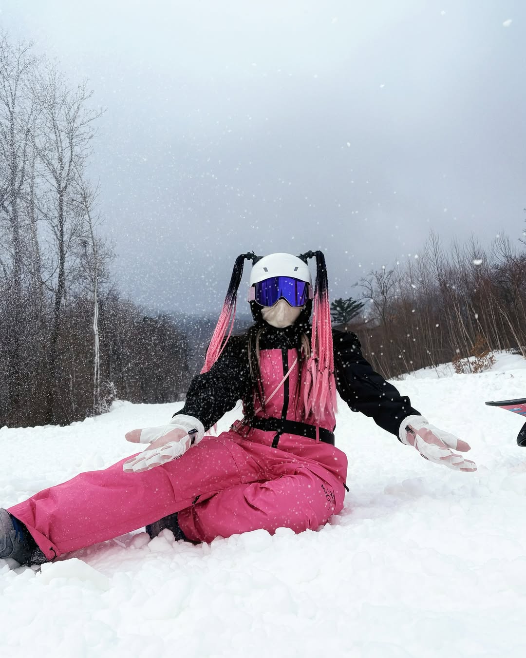 【正妹】可霏Naomi单板滑雪美照，清面带淡淡的笑意！