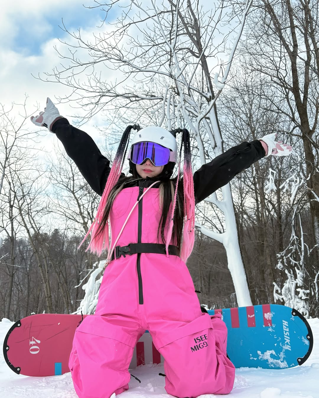 【正妹】可霏Naomi单板滑雪美照，清面带淡淡的笑意！