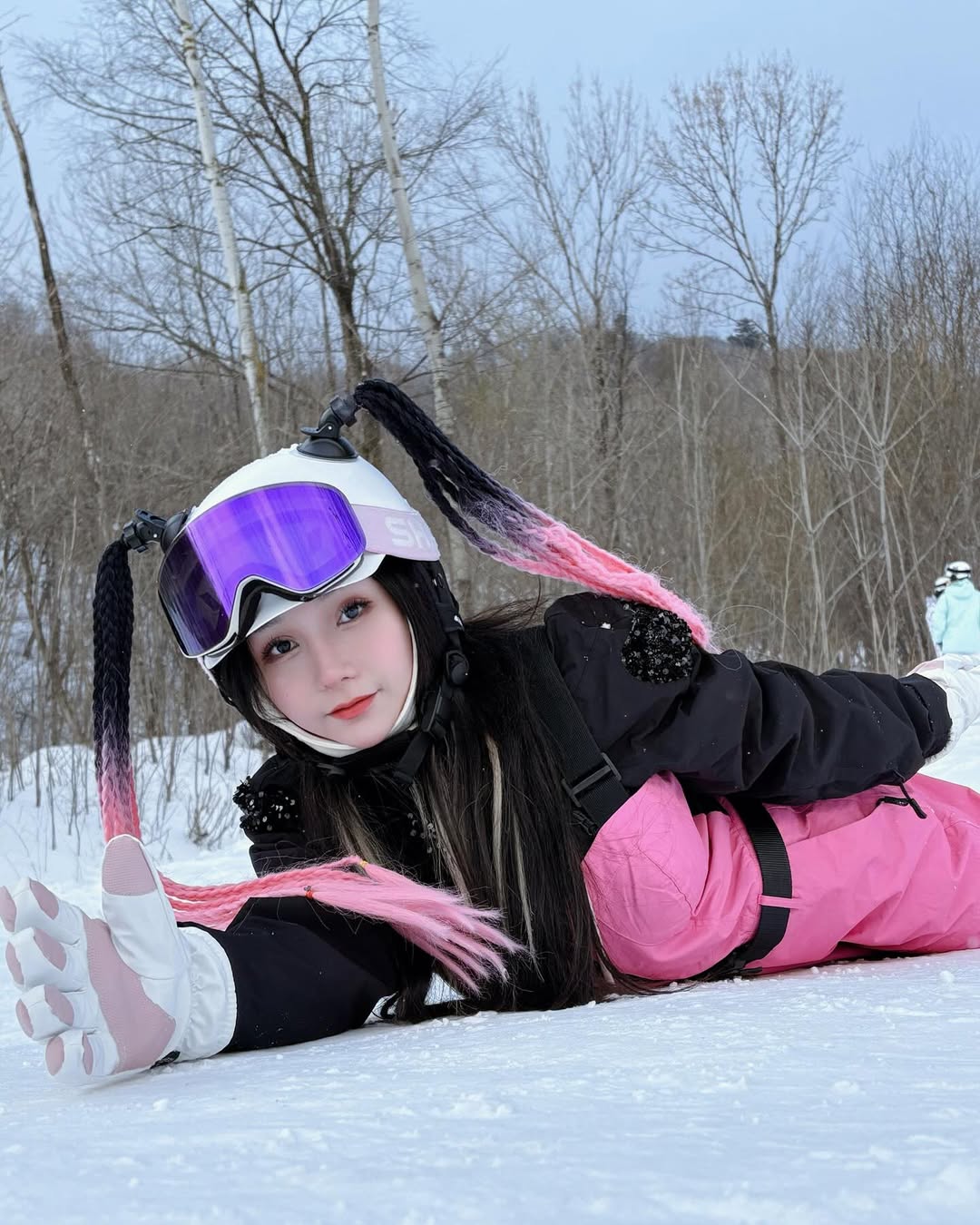 【正妹】可霏Naomi的单板滑雪摆拍纪实，在银白世界里绽放的活力！